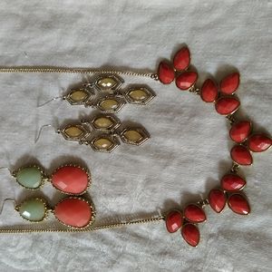 Set of 3: Necklace and 2 pairs of earrings